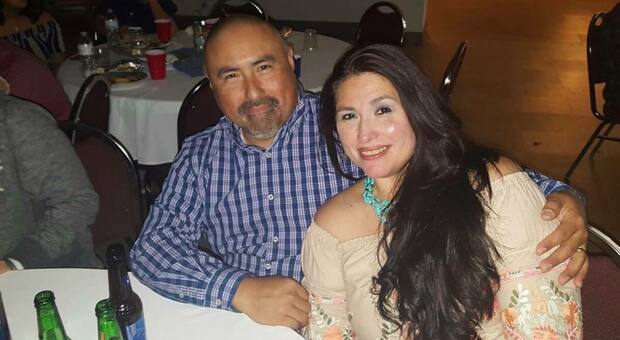 Joe Garcia, morto d'infarto il marito dell'insegnante Irma uccisa in Texas. La famiglia: «Ucciso dal dolore»