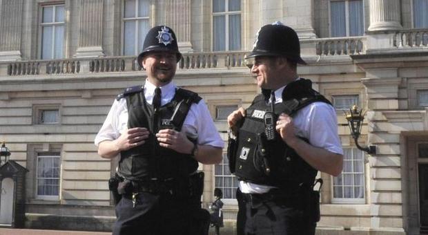 Londra, sondaggio tra i poliziotti: «Volete essere armati?»