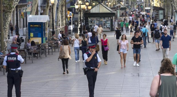 Attacco a Barcellona, si indaga anche su imam della città dei terroristi