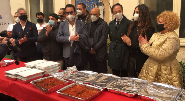 Il Natale solidale dei ristoratori napoletani, 1500 lasagne per le famiglie in difficoltà