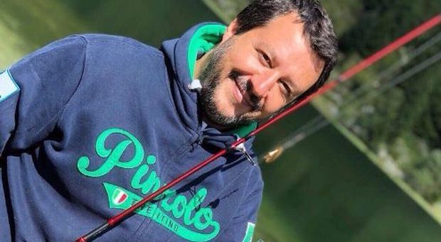 Salvini: «Centomila tweet per l'hashtag #nessunotocchiSalvini. Grazie»