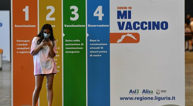 Scuola, prof e personale vaccinati e obbligo mascherine in aula: le indicazioni del Cts al Governo
