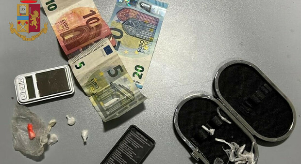 Napoli, spacciatore in bicicletta arrestato: sequestrata cocaina