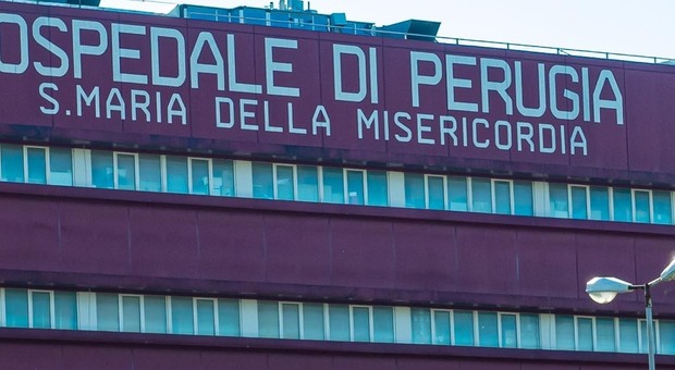 Perugia, traffico selvaggio: botte e minacce con la pala, cinque feriti