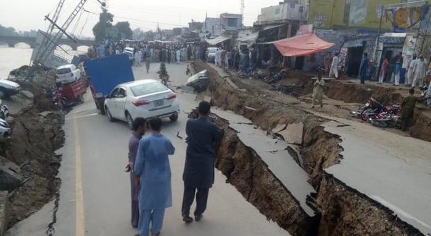 Terremoto, forte scossa in Pakistan: almeno 19 morti e 300 feriti