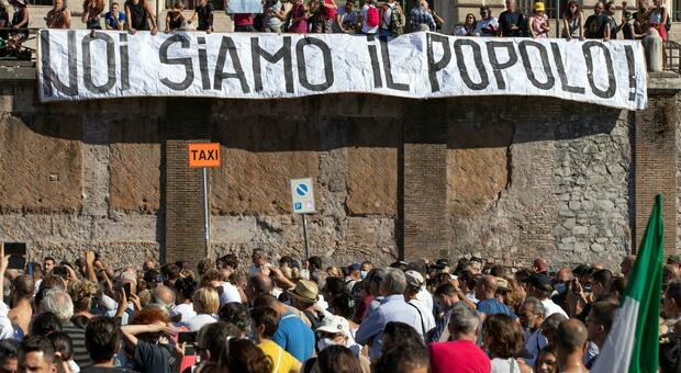 No Mask, negazionisti in corteo senza mascherina a Roma: «Libertà»