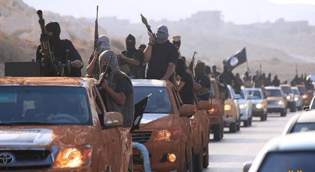 Nuovi raid francesi contro l'Isis. Valls: più di mille transalpini arruolati con i jihadisti