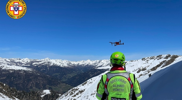 Un pilota di droni del Soccorso Alpino