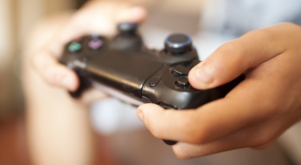 Giovane spende oltre 18.500 Euro per un videogioco, usando la carta di credito dei suoi genitori a loro insaputa