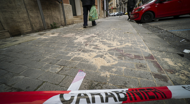 Sparatoria in strada a Napoli, ferito un 42enne: si indaga