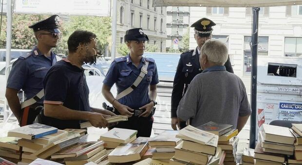 Ruba 100 libri in una settimana al “prof” di piazzale Flaminio: denunciato un 30enne