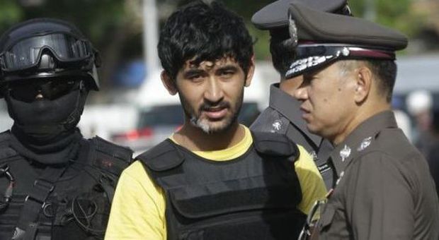 Bomba a Bangkok, il sospettato confessa: "Ho dato io lo zainetto all'attentatore"