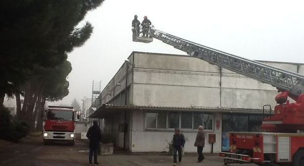 L'incendio nel capannone di via Nervi a Corciano