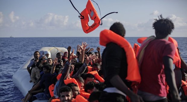 Migranti, M5S: stop ai fondi a chi non li ricolloca