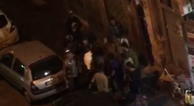 Napoli, rissa al Vasto nella notte: «Vietare il consumo di alcolici in strada»