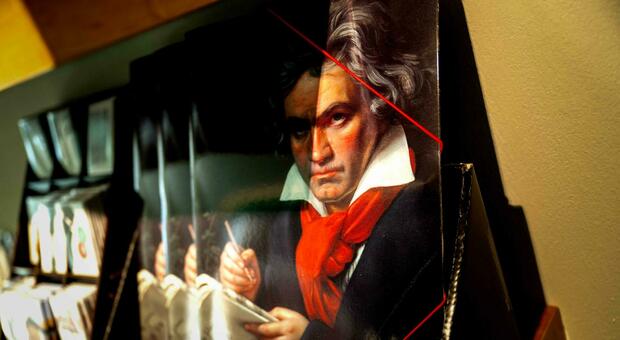 Beethoven, la sordità causata dal piombo (aggiunto nel vino): lo rivelano i suoi capelli. La scoperta dopo 200 anni