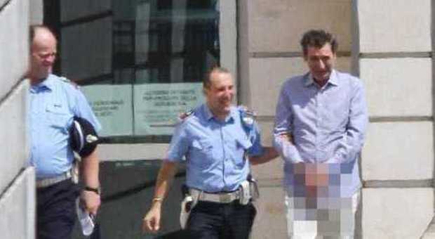 Strage tribunale Milano, tre vigilantes indagati per omicidio colposo: erano al varco da cui entrò il killer