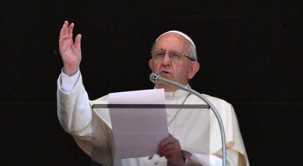Mondiali di calcio, papa Francesco: «Il pallone possa abbattere le frontiere e aiutare il dialogo»