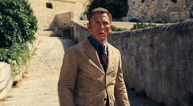 Daniel Craig nei panni di 007 con uno degli abiti realizzati dallo stilista trevigiano Massimo Alba