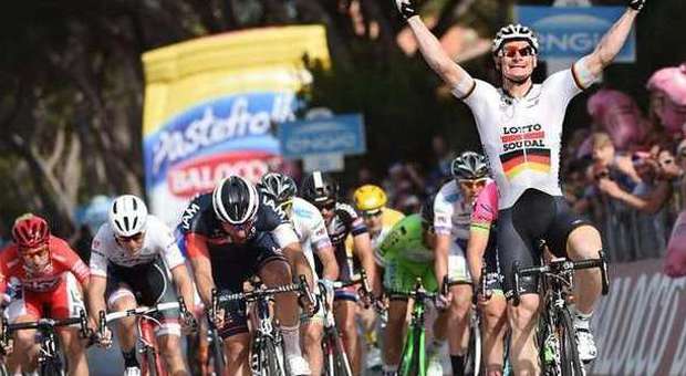 Giro d'Italia: Greipel vince in volata Contador cade e pensa al ritiro