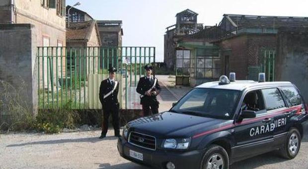I carabinieri sgomberano l'ex stabilimento Montedison