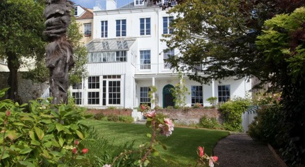 Riaprirà grazie a François Pinault la villa sull'isola di Guernsey dove Victor Hugo scrisse “I Miserabili”