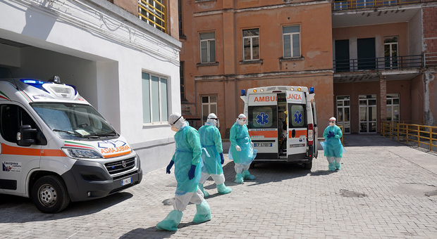 Covid a Salerno, il virus non dà tregua: 271 positivi in 24 ore e un morto a Cava