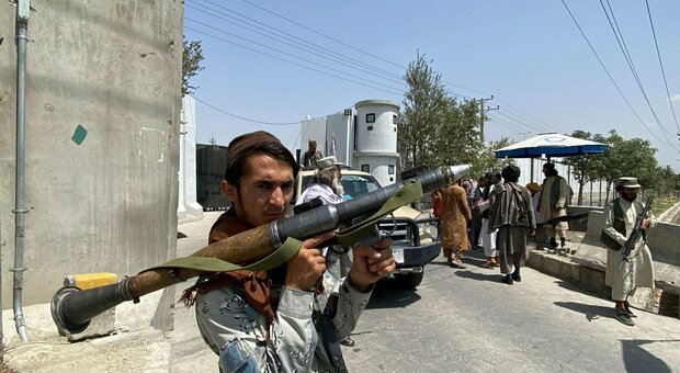 Afghanistan, razzi ed elicotteri americani finiscono nelle mani dei talebani: ora i jihadisti sono più pericolosi