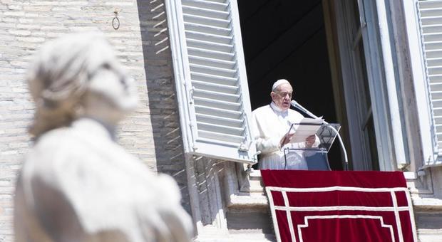 Coronavirus, si valuta Angelus del Papa solo in video per evitare assembramenti in Piazza San Pietro