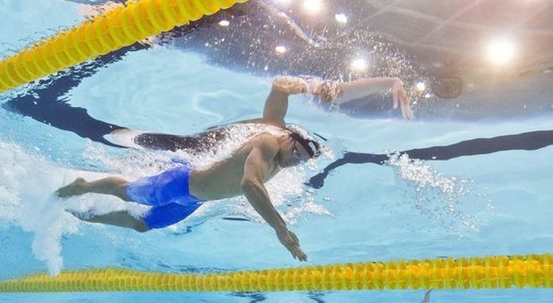 Nuoto, la 4x200 maschile centra la finale Orsi e Dotto, assalto all'oro della 50 sl