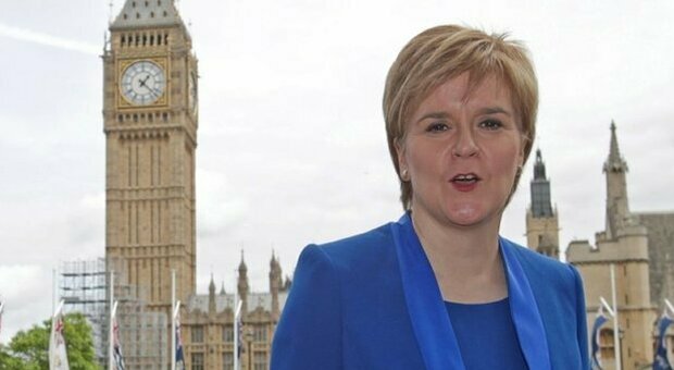 Gran Bretagna, la first minister scozzese Sturgeon contro i contestatori: «Siete dei fascisti e dei razzisti»