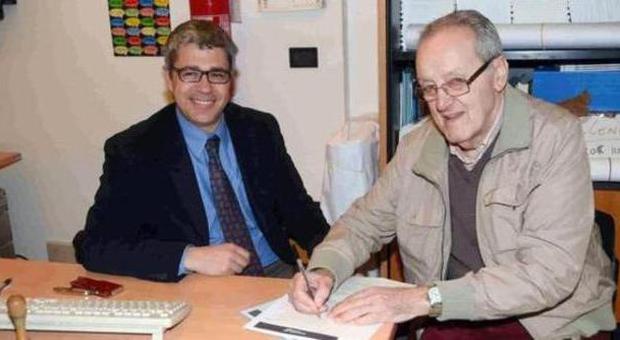 Lucio Pellizato, 78 anni, firma il testamento biologico a Ca Farsetti davanti al notaio Pier Paolo Doria