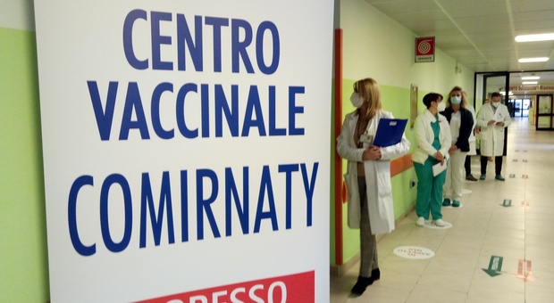 Coronavirus, campagna di vaccinazioni anti-Covid: finora somministrate 141 dosi