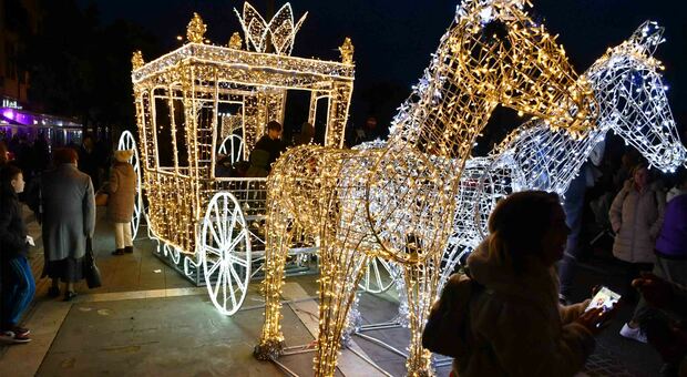 Fiumicino, il centro storico si "accende" per le festività natalizie