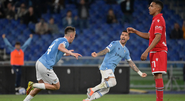La gioia della Lazio dopo il primo gol
