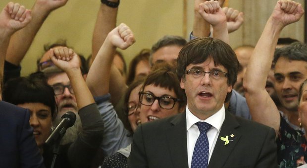 Catalogna, la fuga dei secessionisti: Puigdemont e 5 ministri chiedono asilo in Belgio