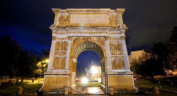 Arco di Traiano, «porta» sull’Appia tra luci e percorsi ritrovati