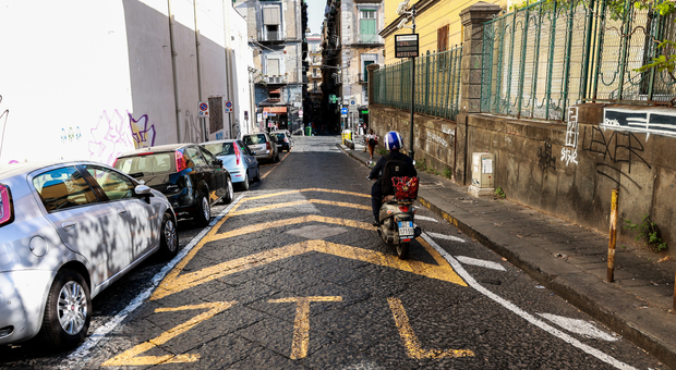 Ztl centro storico di Napoli, l'area pedonale fantasma: nessuno la conosce, 170mila multe in due mesi