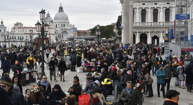 Piazza San Marco affollata di turisti