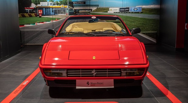 All’interno dell’esposizione la Ferrari 3.2 Mondial Cabriolet, protagonista della celebre visita che il Papa Giovanni Paolo II fece nel 1988 a Maranello