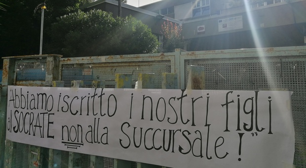 Roma, al liceo Socrate scatta la protesta delle famiglie