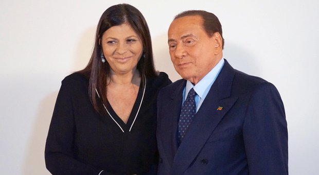 Silvio Berlusconi insieme alla governatrice Iole Santelli