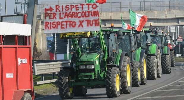 I trattori già in marcia per l’assedio a Roma: «Staremo fuori dalla città. Ma se non arriveranno risposte, entreremo»