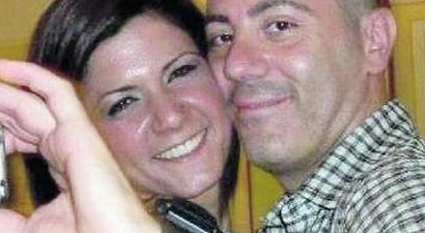 Uccide l'ex moglie a coltellate: «Delirio scatenato dalla chat, killer vigliacco»