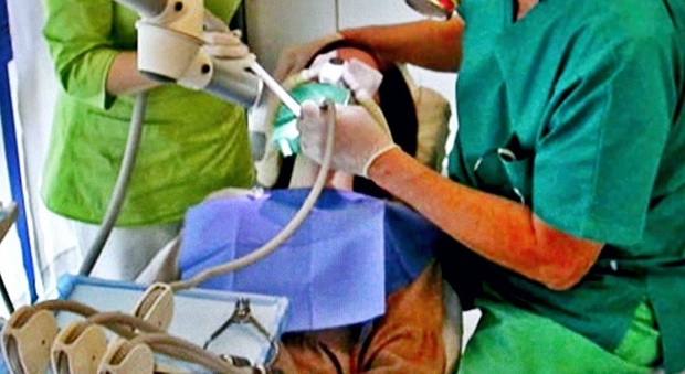 Si sente male dopo l'intervento ai denti: dipendente Rai 45enne muore a distanza di tre giorni