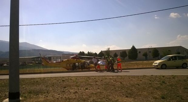 L'Aquila, grave incidente a Fossa: scontro auto-moto, donna in Rianimazione