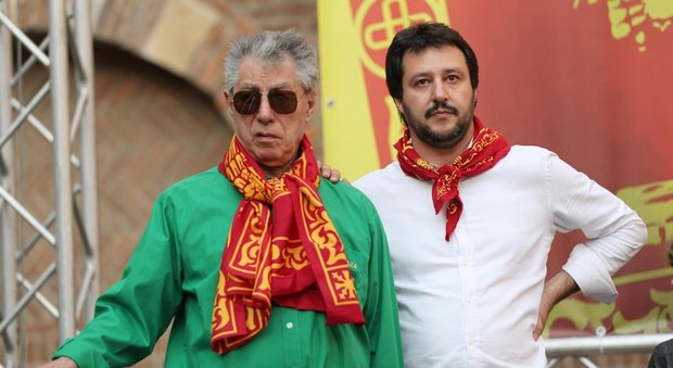Pontida, Bossi: «È segnale che devo andarmene». E attacca: «Salvini è un raccontaballe»
