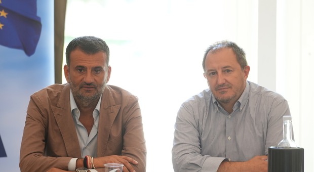 Da sinistra Antonio Decaro, sindaco di Bari e presidente Anci, e Fulvio Furlan, segretario generale Uilca, durante il Congresso del sindacato in Puglia