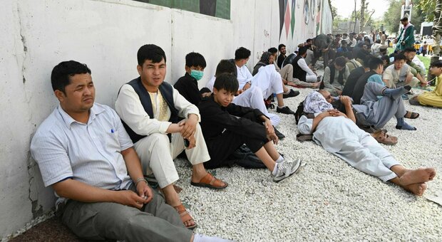 Afghanistan, spari sulla folla e statue giù: ecco il vero volto dei Talebani