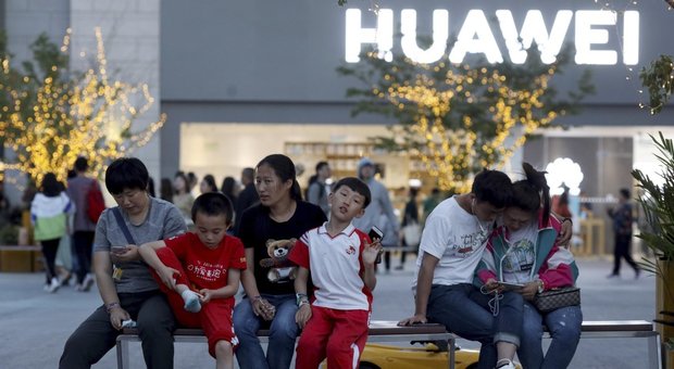 Huawei perde Google, la Silicon Valley chiamata alle armi: guerra per la supremazia tecnologica